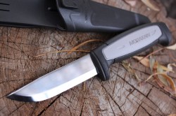 Нож Morakniv Robust из углеродистой стали с пластиковой рукоятью (12249)
